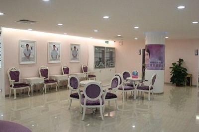 廣州晨曦美容醫(yī)院 專業(yè)生活美容服務(wù)，為都市生活注入健康光彩